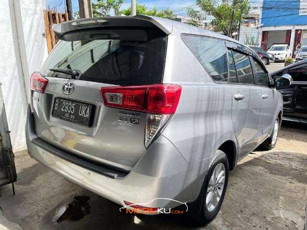 Mobil Toyota Kijang Innova 2018