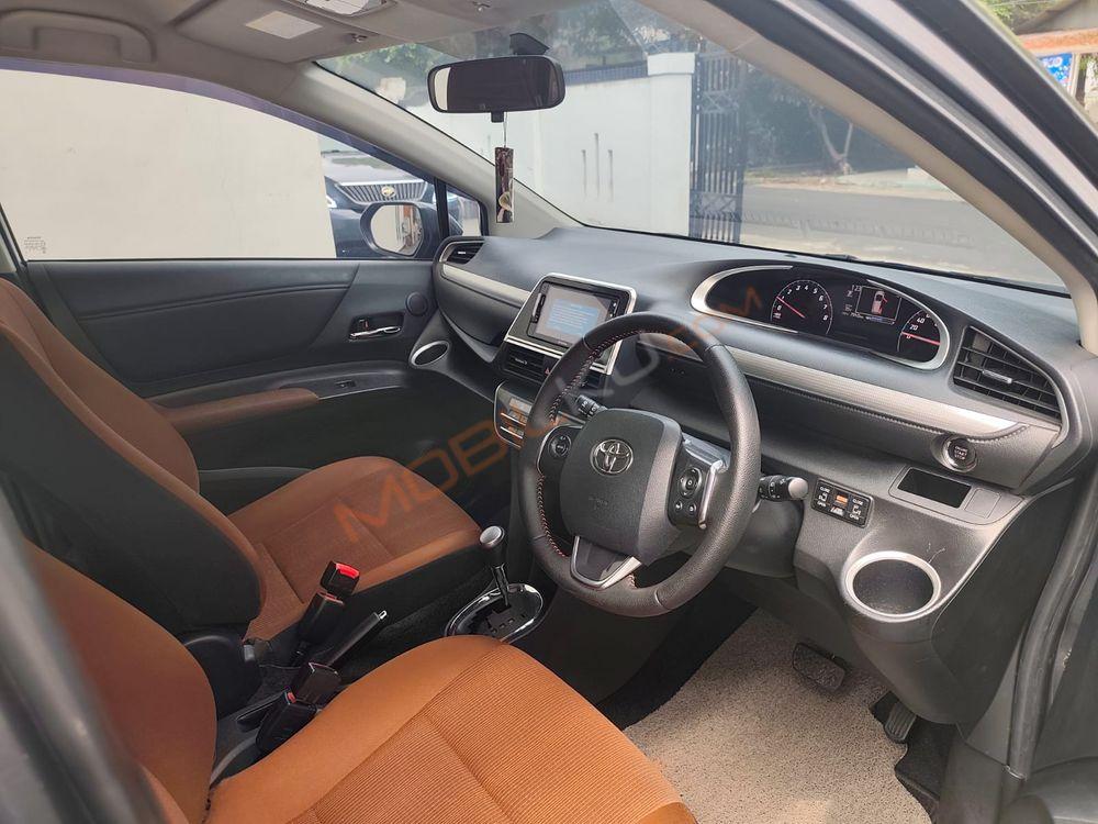 Mobil Toyota Sienta 2017