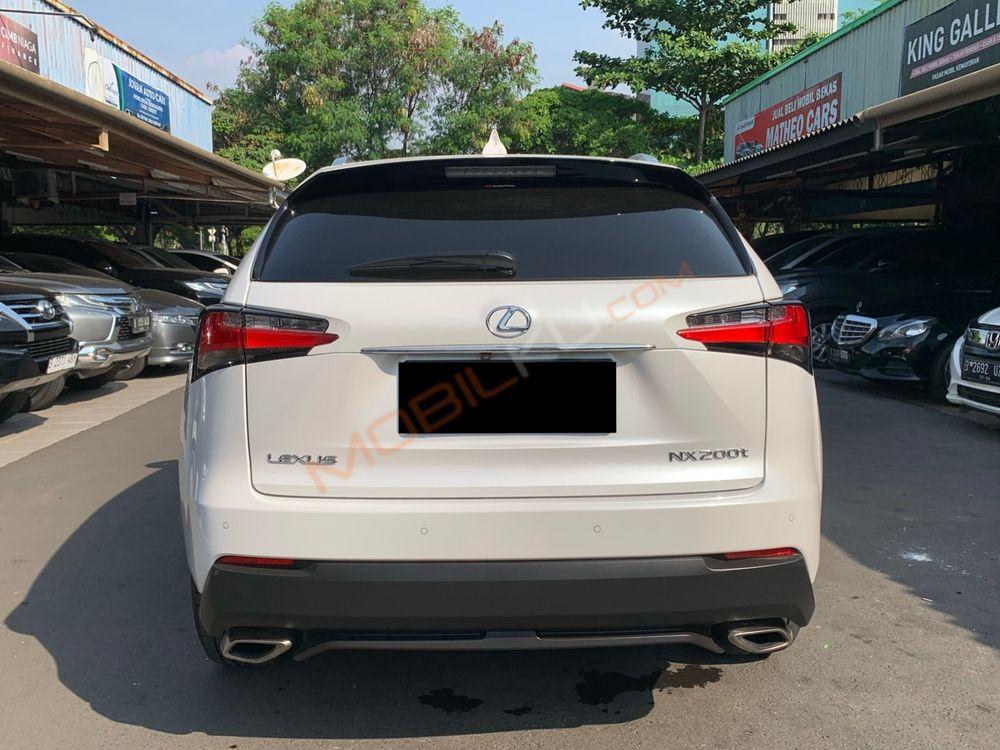 Mobil Lexus NX 2017