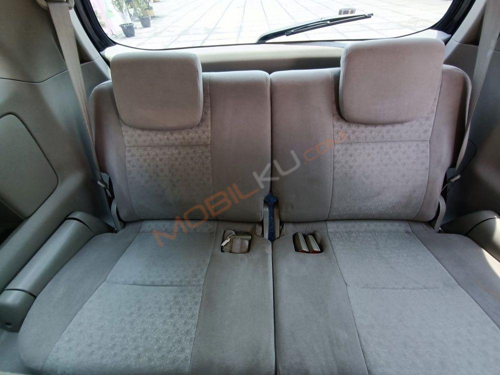 Mobil Toyota Kijang Innova 2010