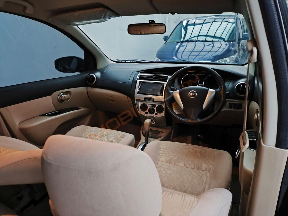 Mobil Nissan Grand Livina 2018