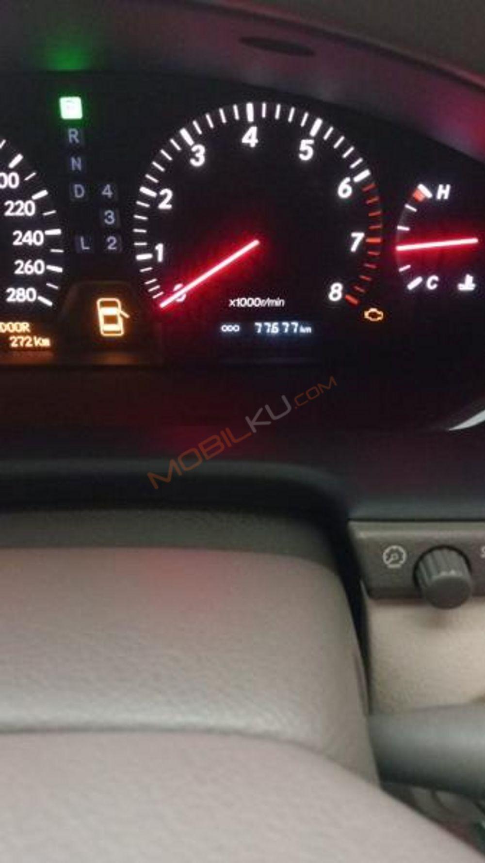 Mobil Lexus LS 2001