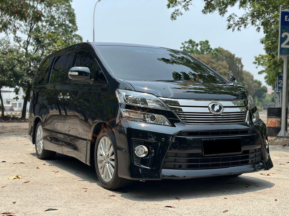 Mobil Toyota Vellfire 2013