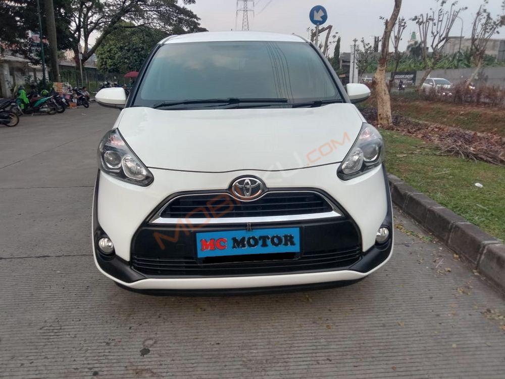 Mobil Toyota Sienta 2017