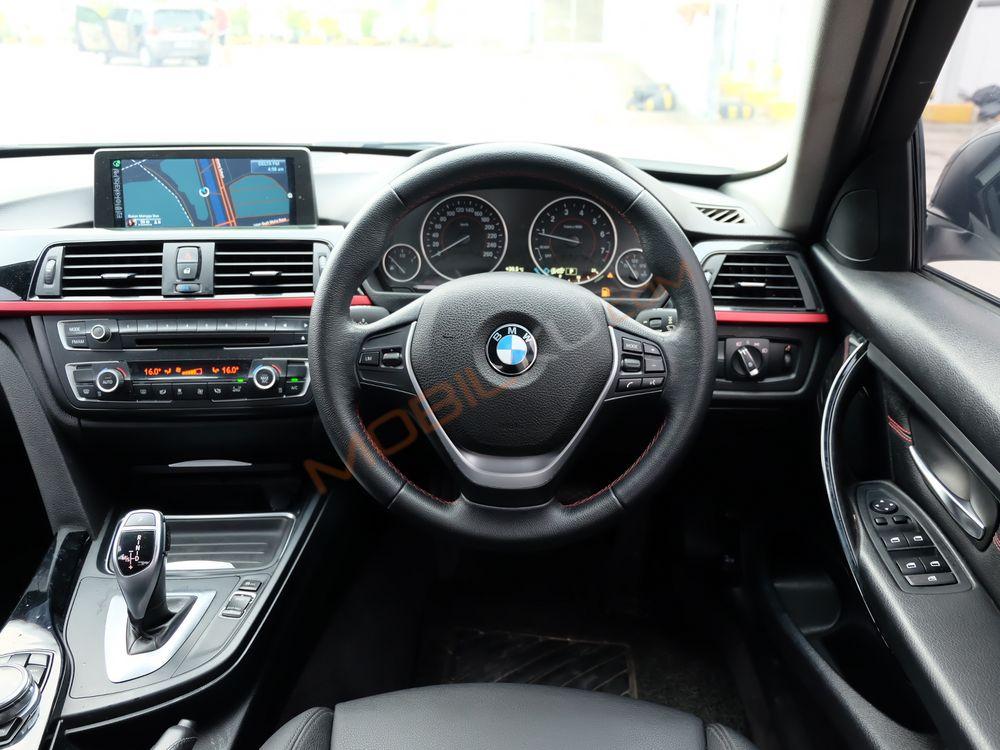 Mobil BMW 3 Series 2015