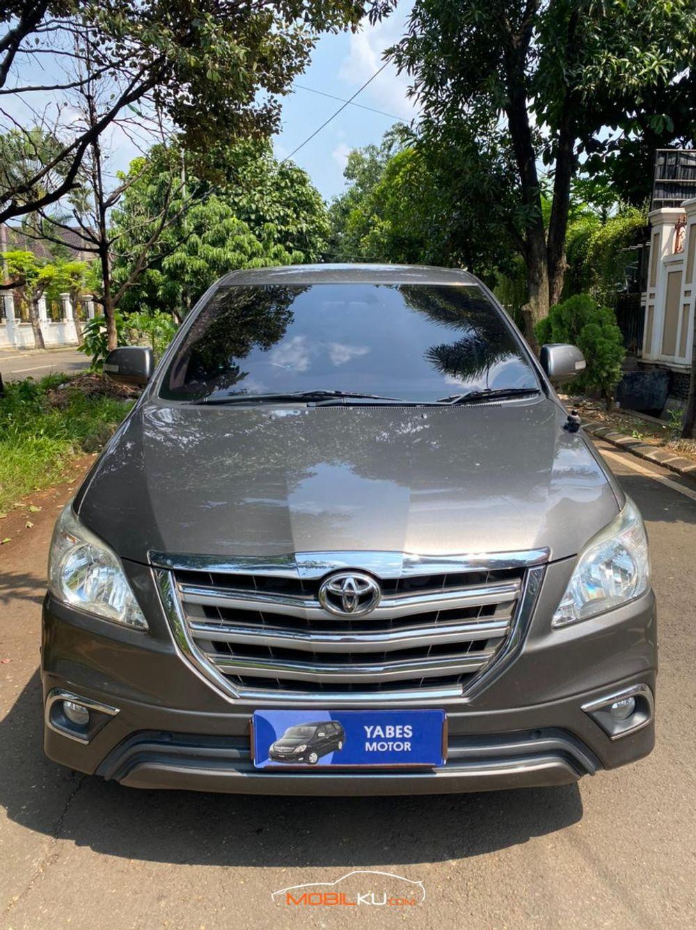 Mobil Toyota Kijang Innova 2014