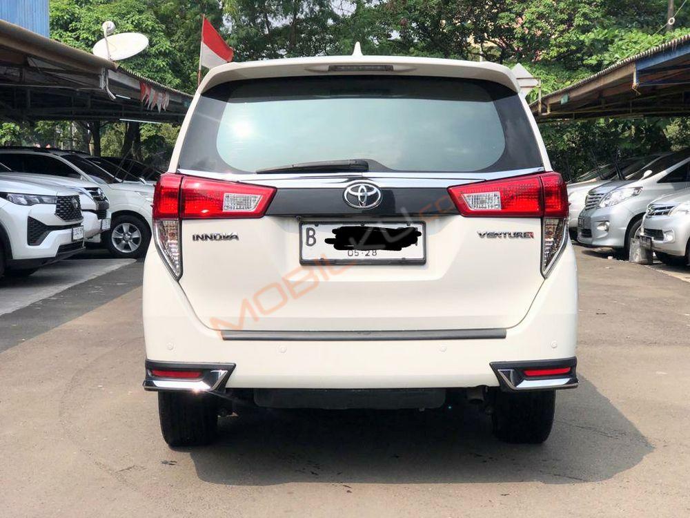 Mobil Toyota Kijang Innova 2018