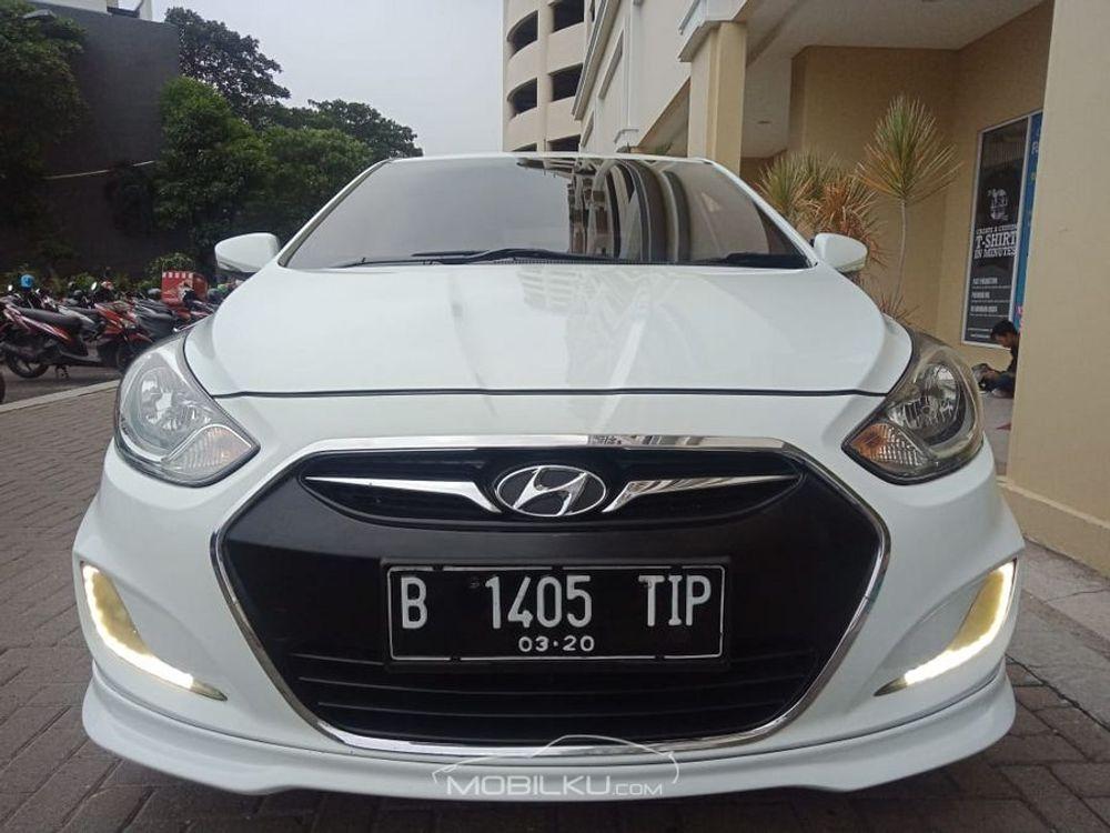 Mobil Hyundai Avega 2014