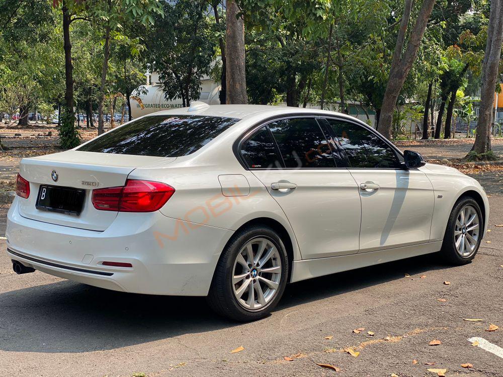 Mobil BMW 3 Series 2016