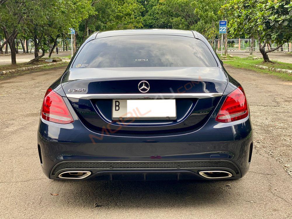 Mobil Mercedes-Benz C-Class 2016