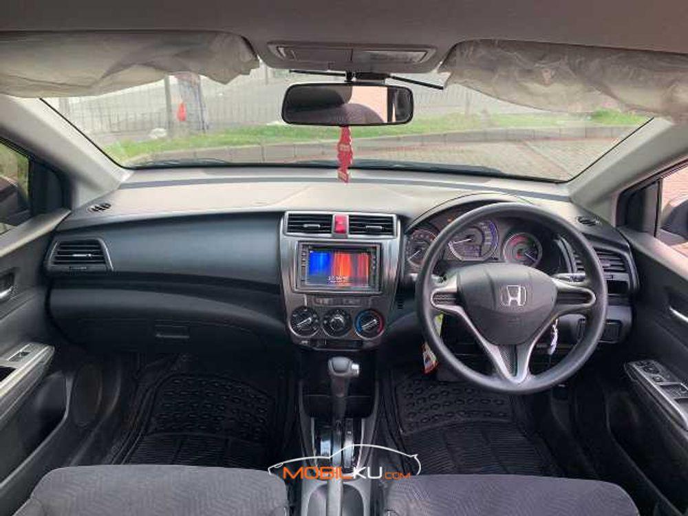 Mobil Honda City Sedan 2012