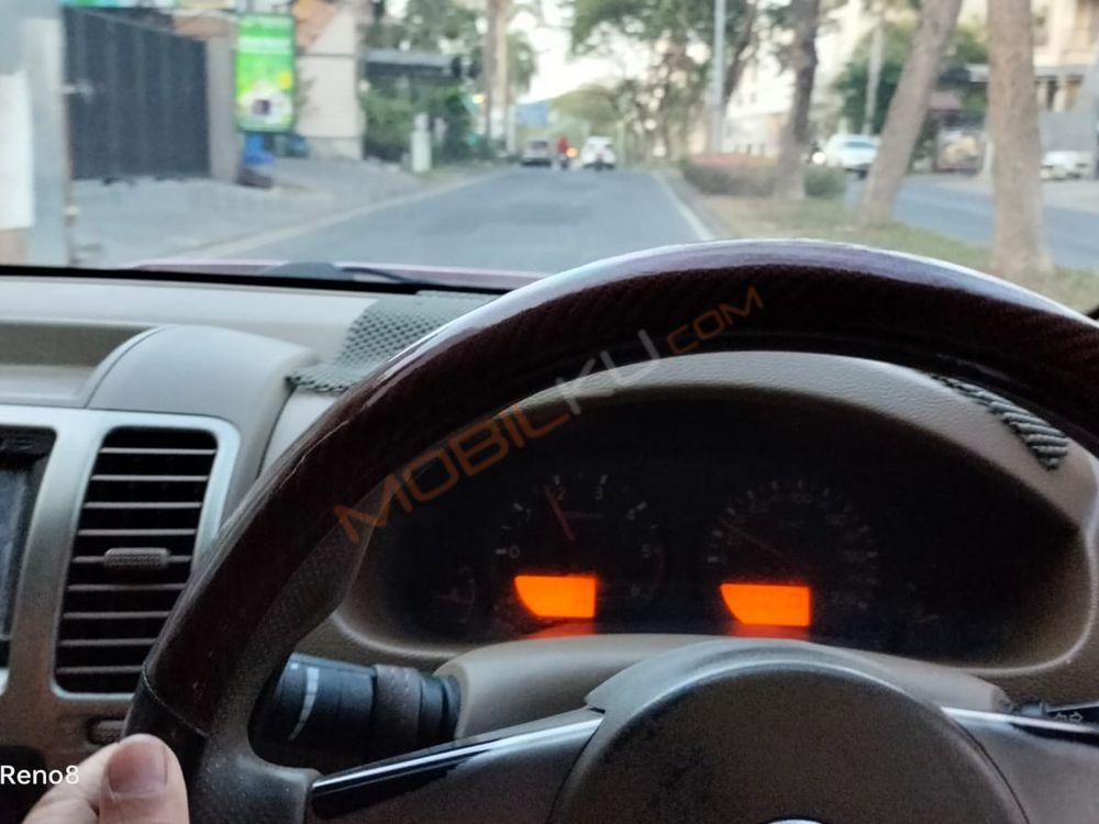 Mobil Nissan Navara 2008