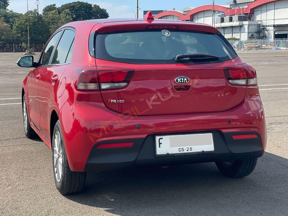 Mobil Kia Rio 2017