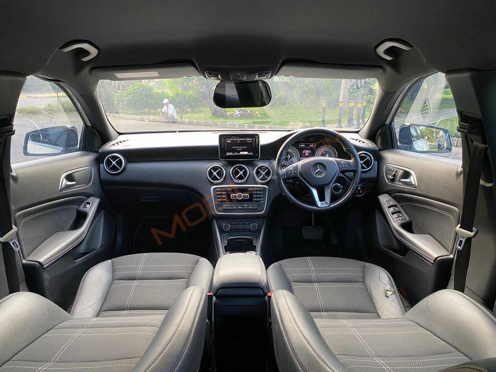 Mobil Mercedes-Benz A-Class 2013