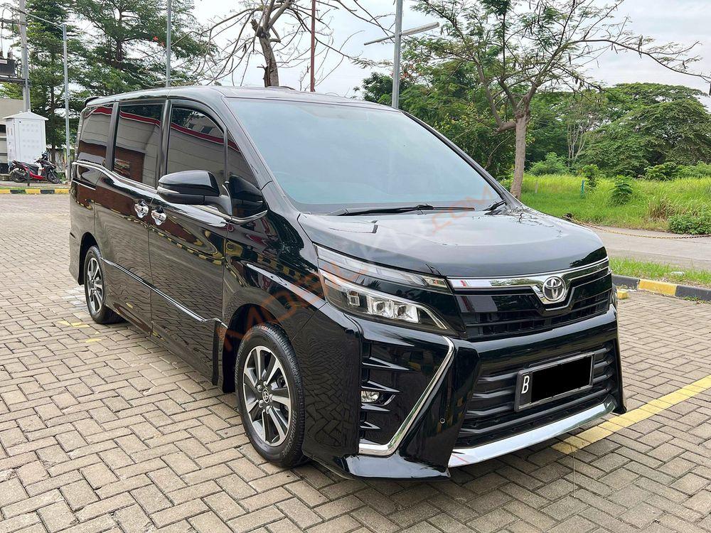 Mobil Toyota Voxy 2019