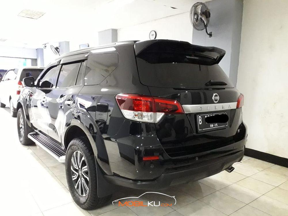 Mobil Nissan Terra 2018