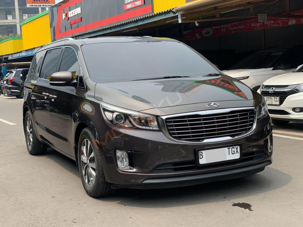 Mobil Kia Sedona 2017