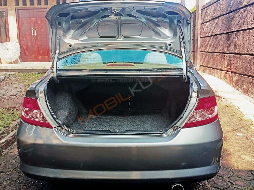 Mobil Honda City Sedan 2004