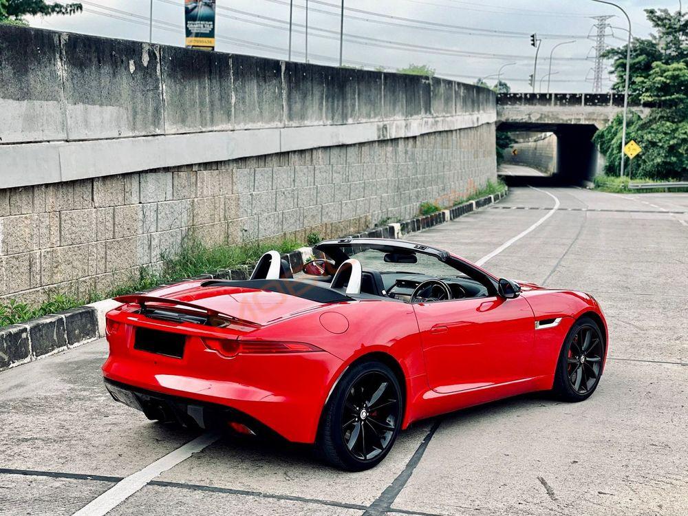Mobil Jaguar F-Type 2014