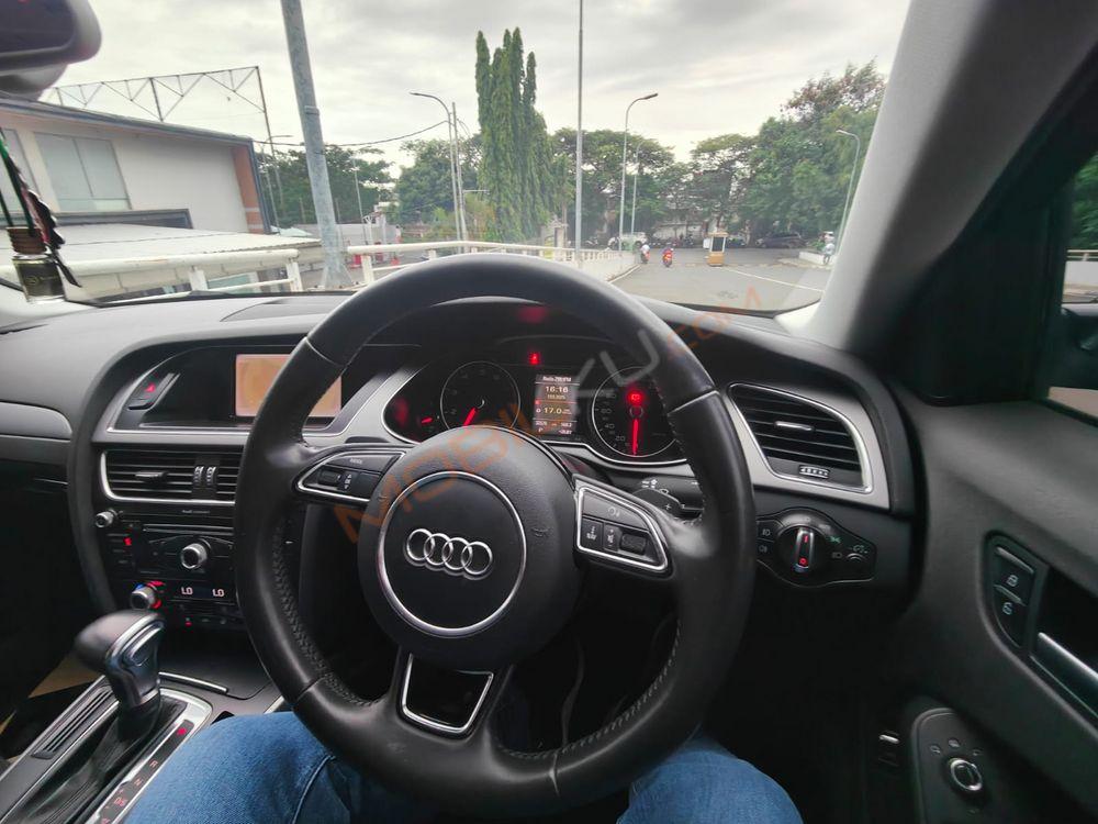 Mobil Audi A4 2014