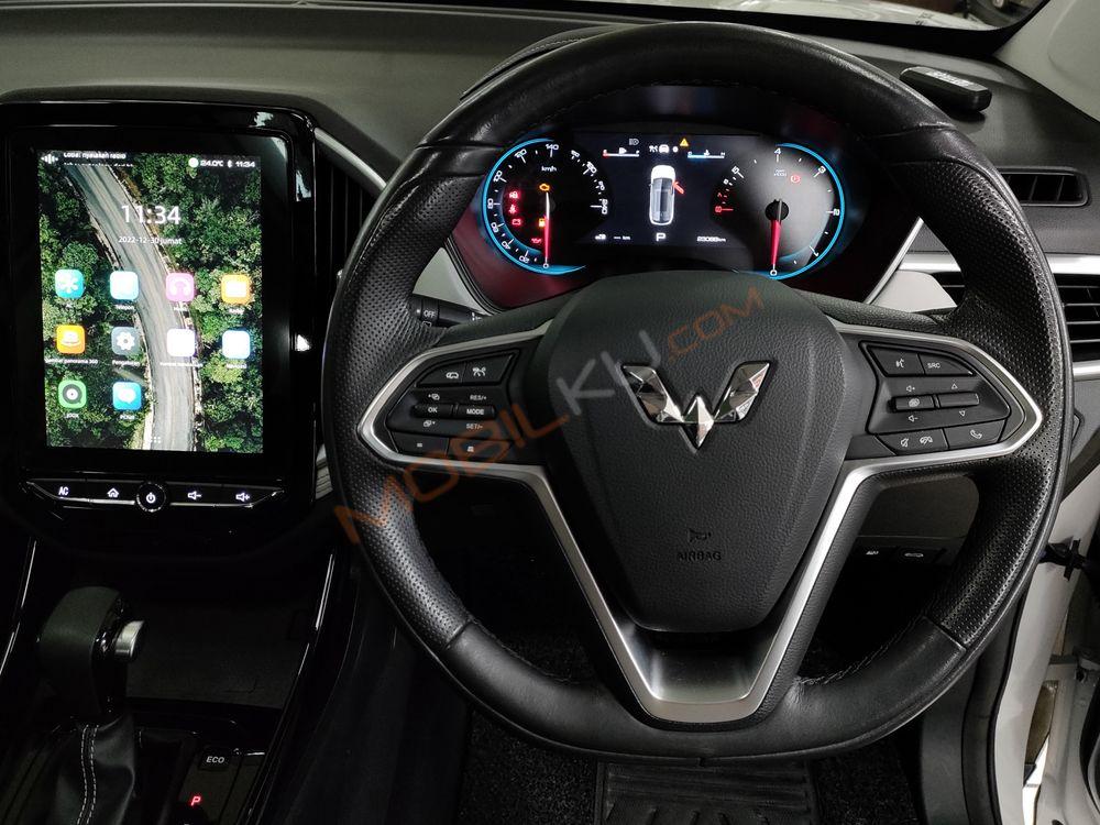 Mobil Wuling Almaz 2021