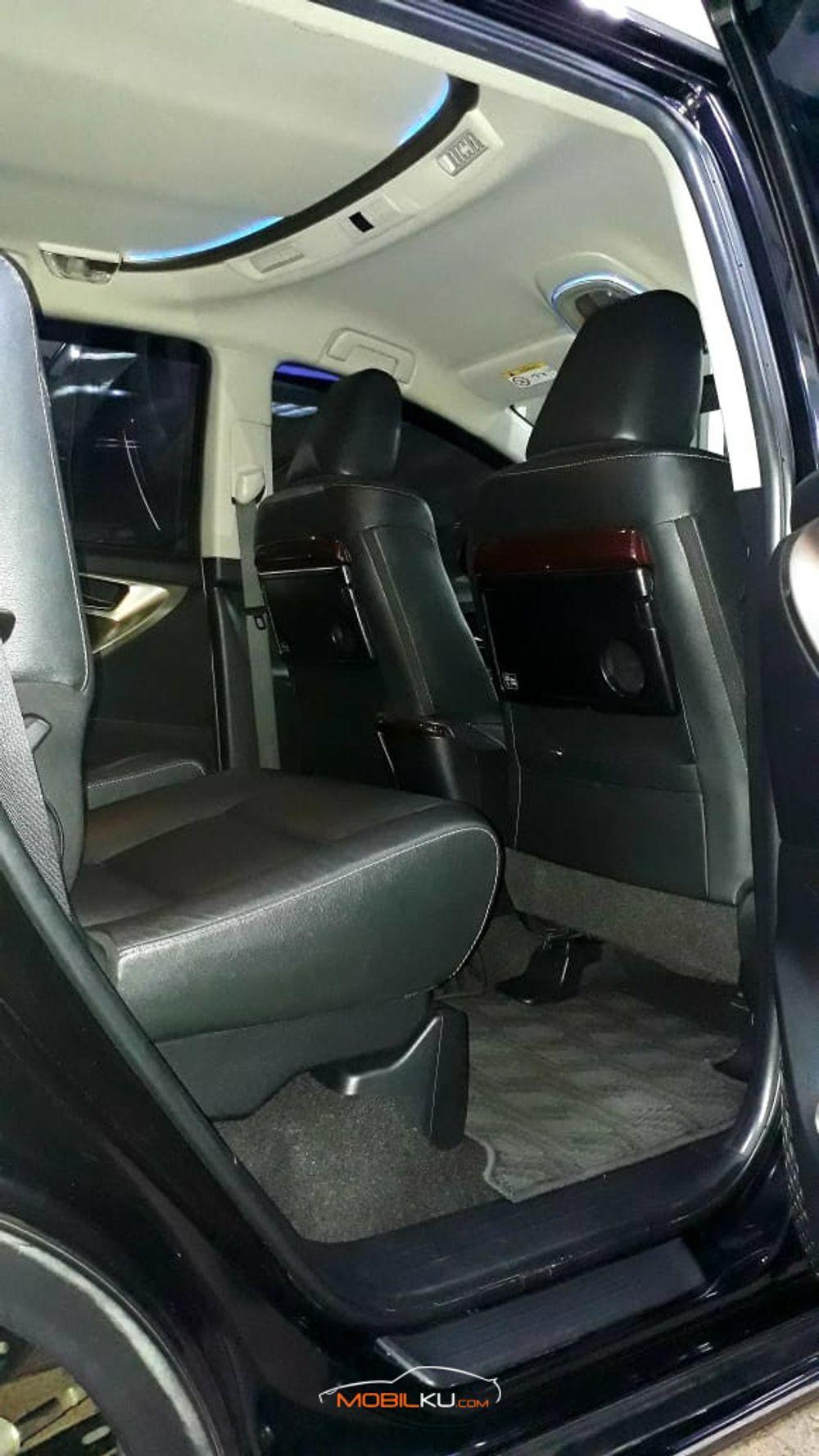 Mobil Toyota Kijang Innova 2017