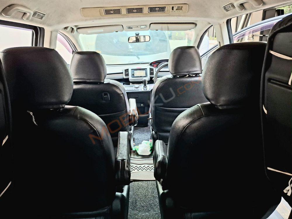 Mobil Honda Freed 2013