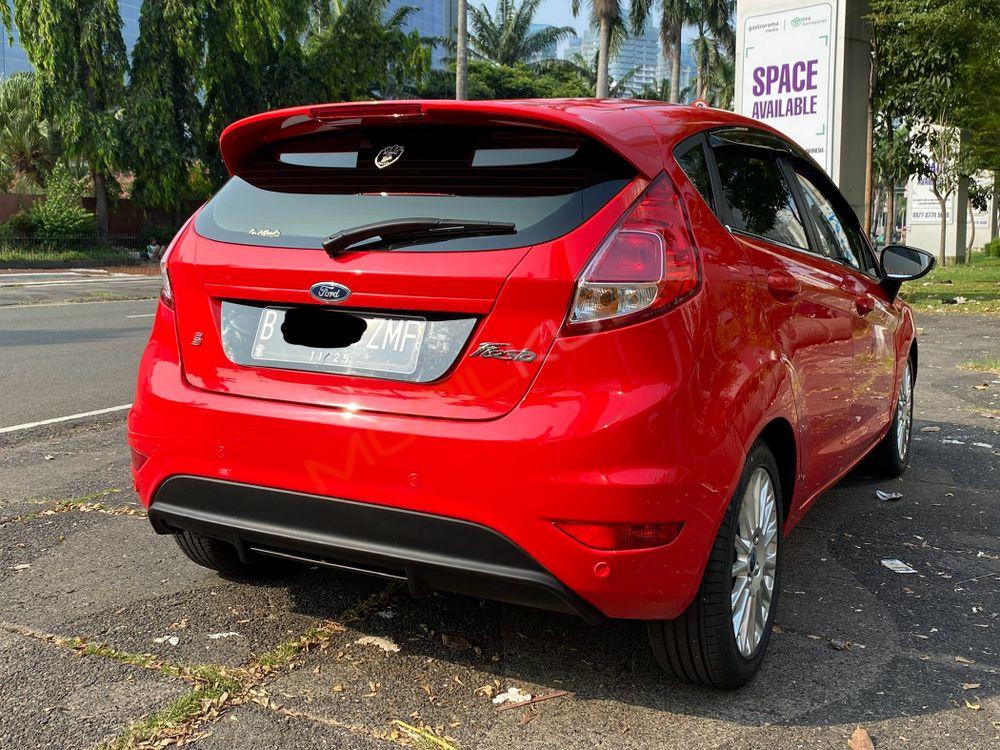 Mobil Ford Fiesta 2013