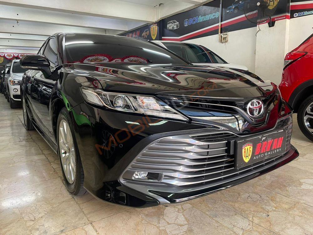 Mobil Toyota Camry 2021
