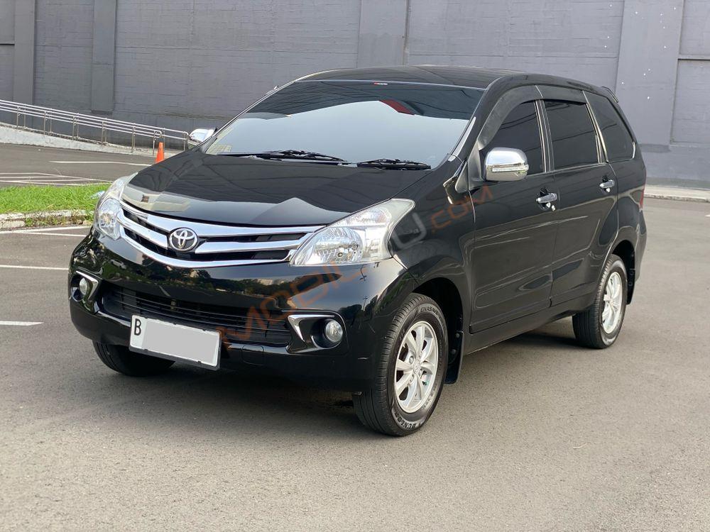 Mobil Toyota Avanza 2014
