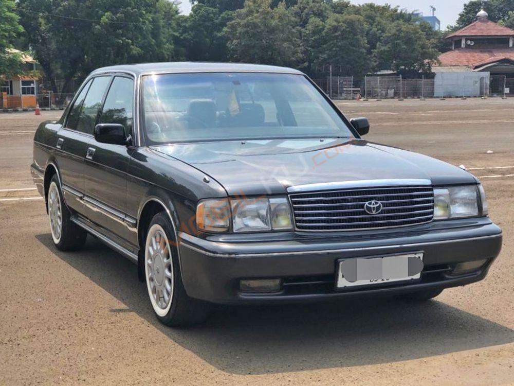 Mobil Toyota Crown 1995