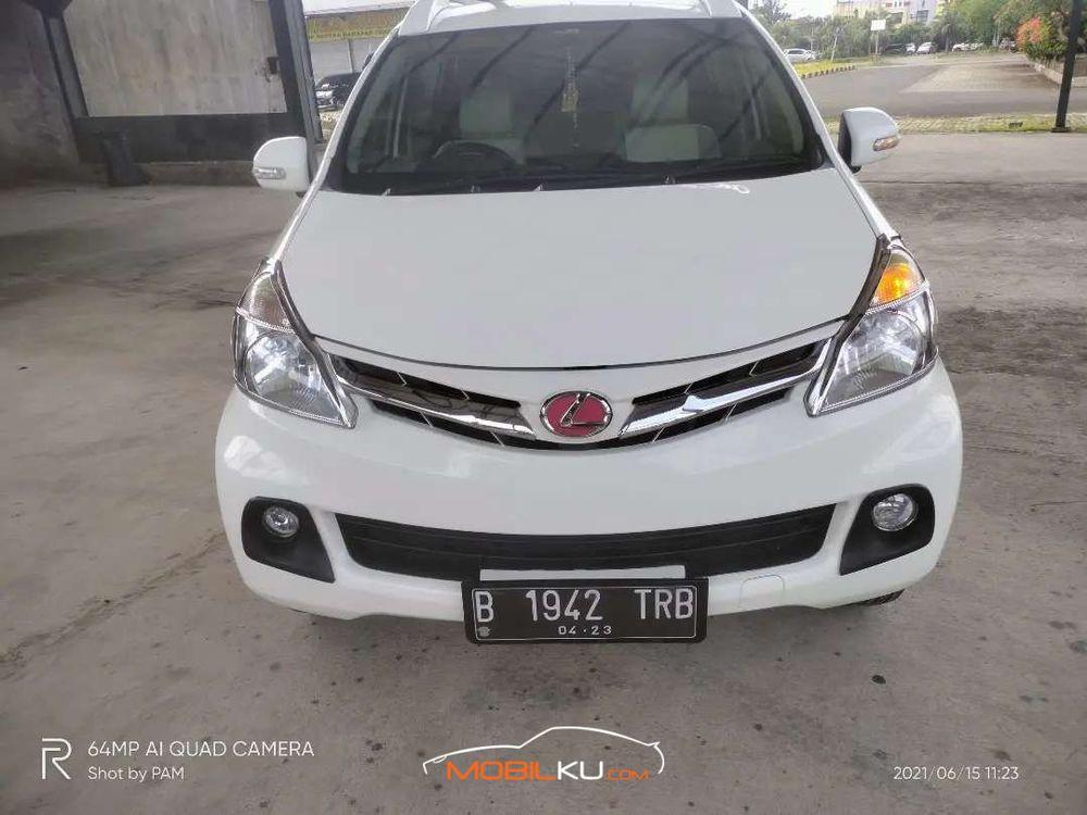 Mobil Daihatsu Xenia 2013