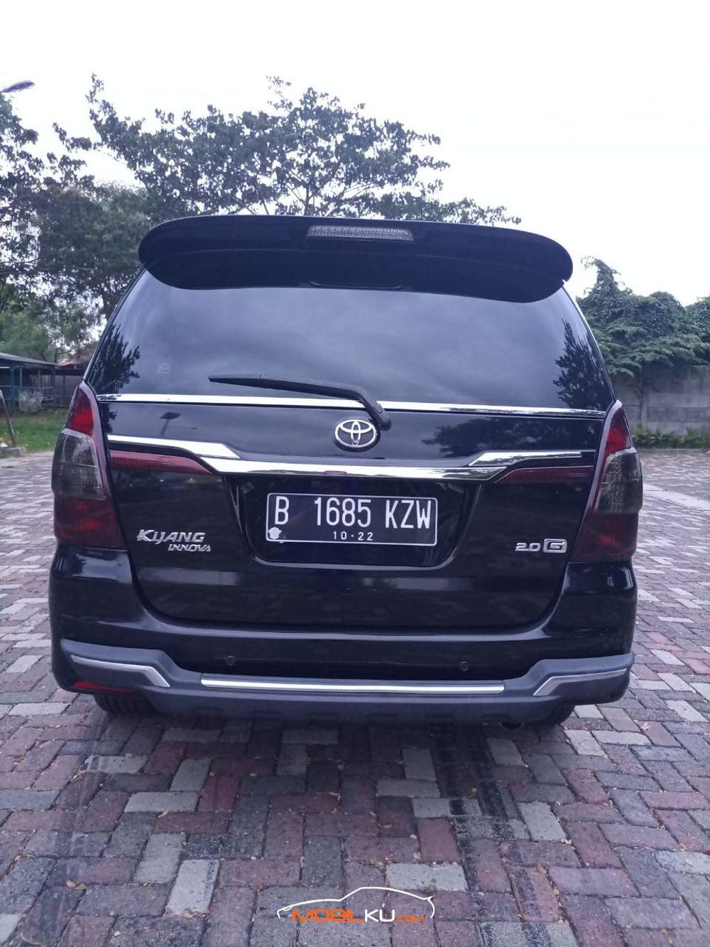 Mobil Toyota Kijang Innova 2014