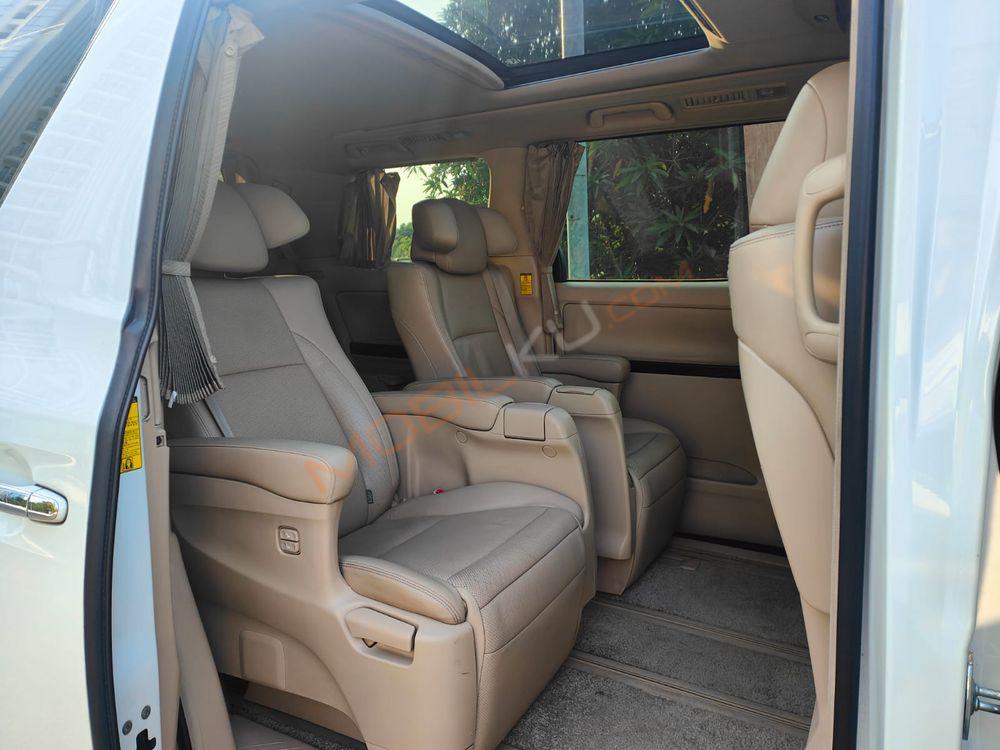 Mobil Toyota Alphard 2014