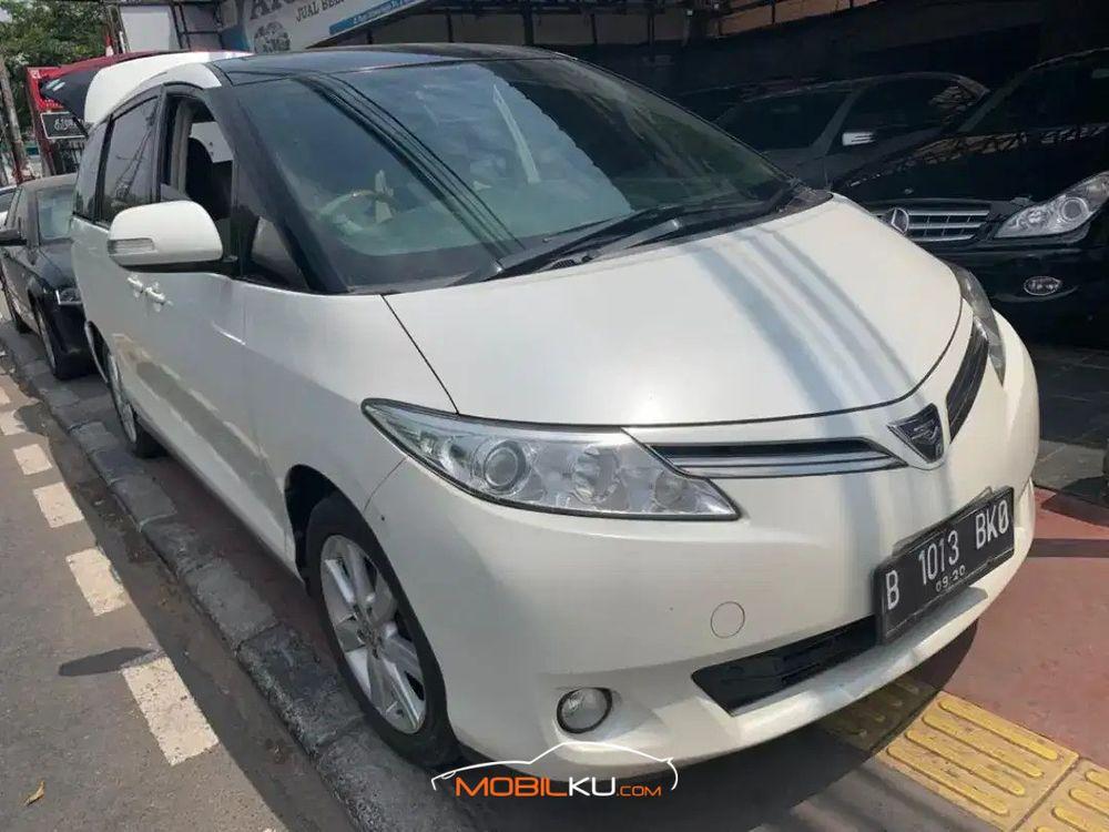 Mobil Toyota Estima 2009