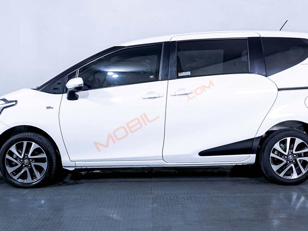 Mobil Toyota Sienta 2017