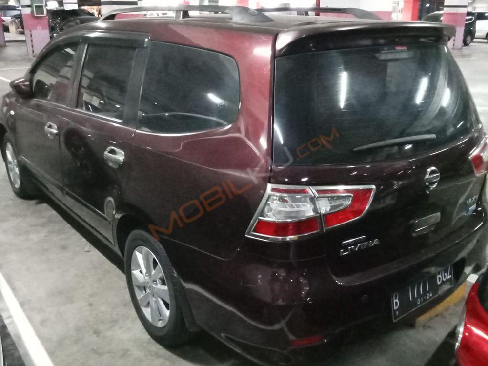 Mobil Nissan Grand Livina 2015