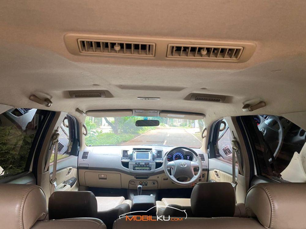 Mobil Toyota Fortuner 2011