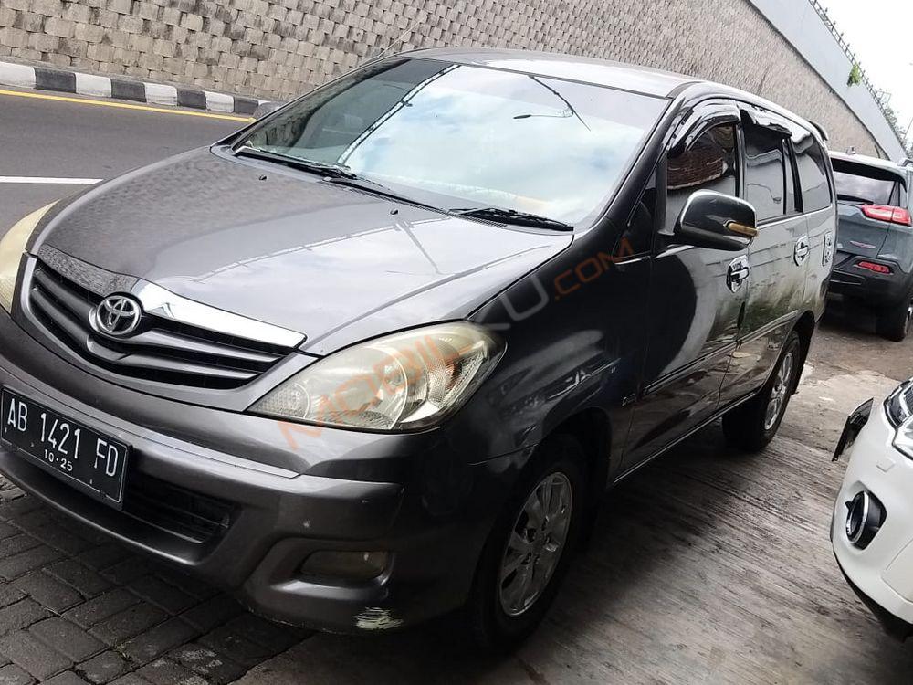 Mobil Toyota Kijang Innova 2010