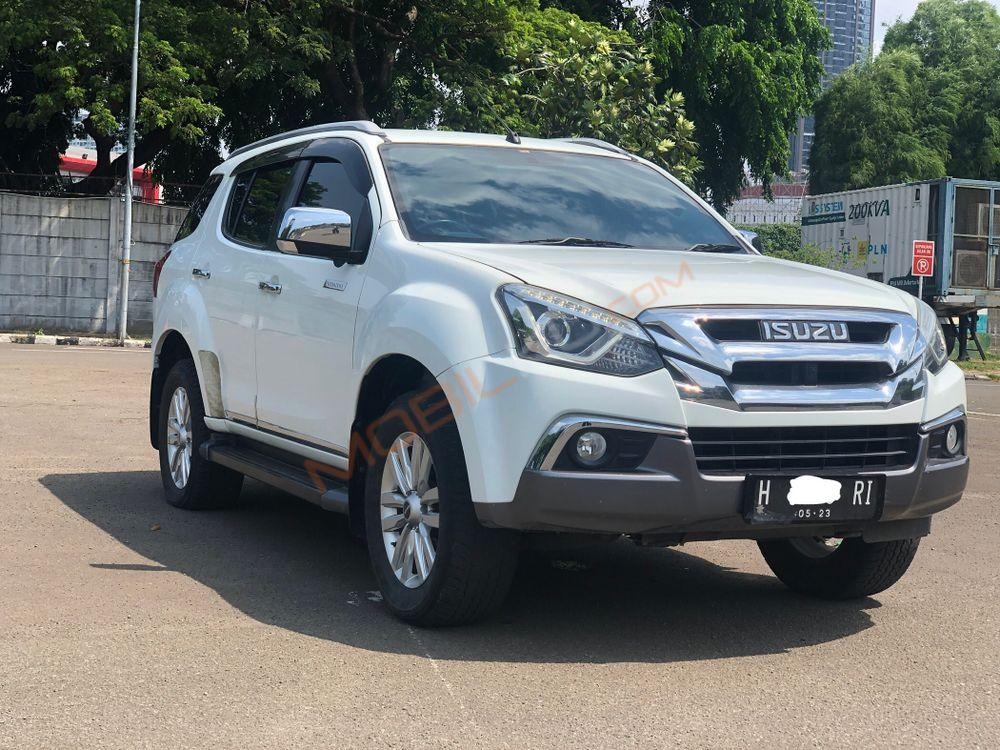 Mobil Isuzu MU-X 2017
