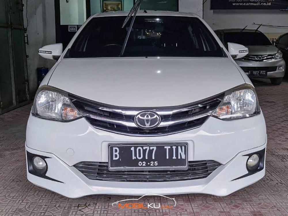 Mobil Toyota Etios 2015