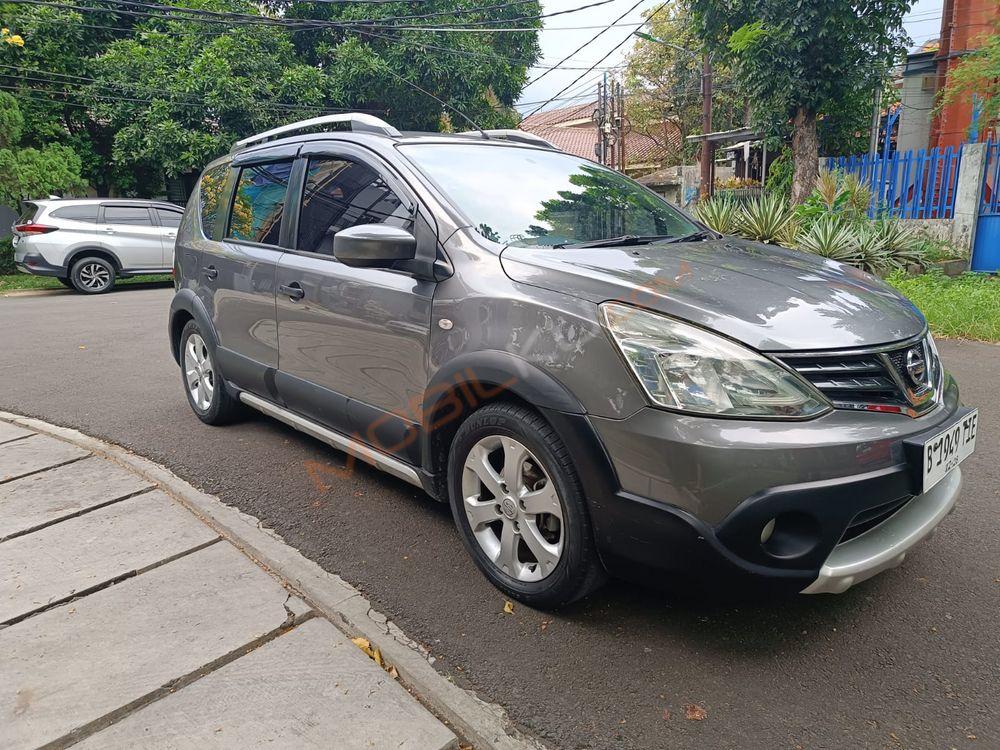 Mobil Nissan Livina 2014