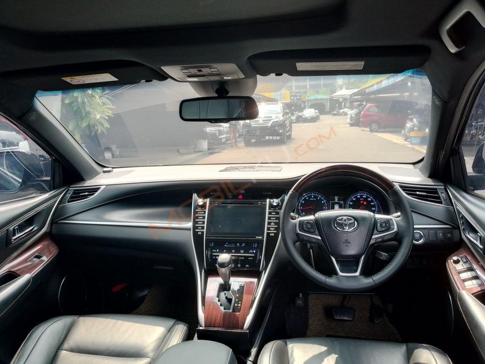 Mobil Toyota Harrier 2015