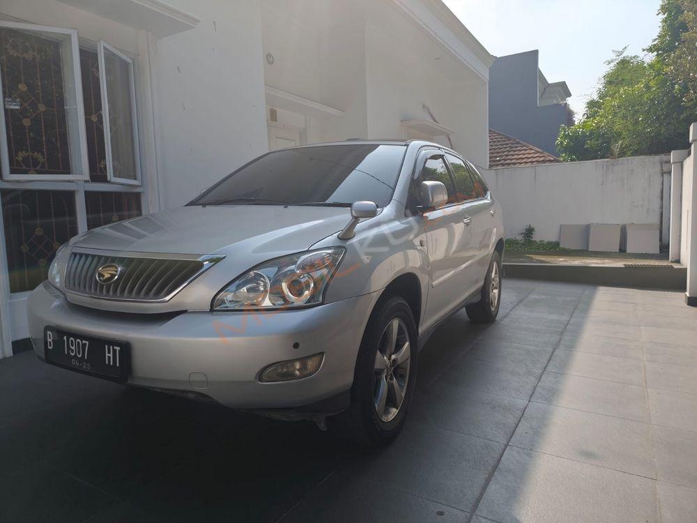 Mobil Toyota Harrier 2011