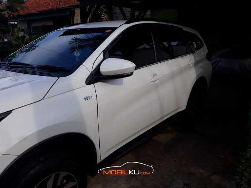 Mobil Toyota Rush 2018