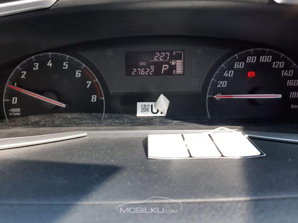 Mobil Toyota Sienta 2017