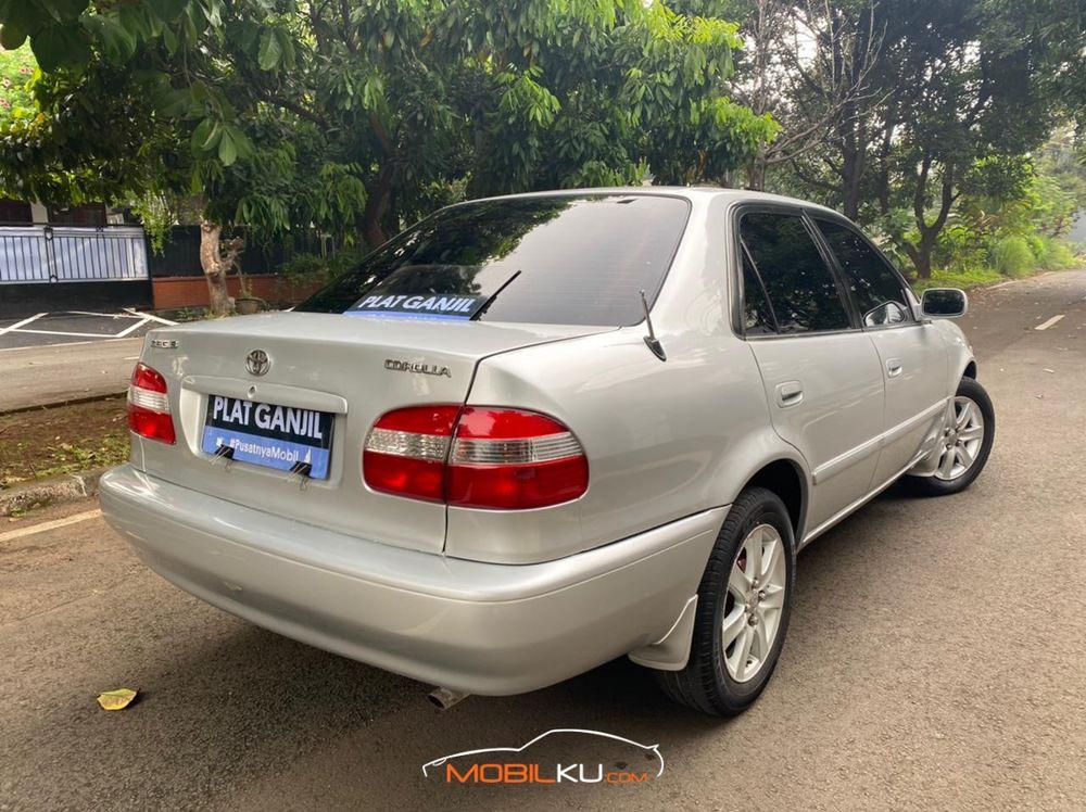 Mobil Toyota Corolla 2000