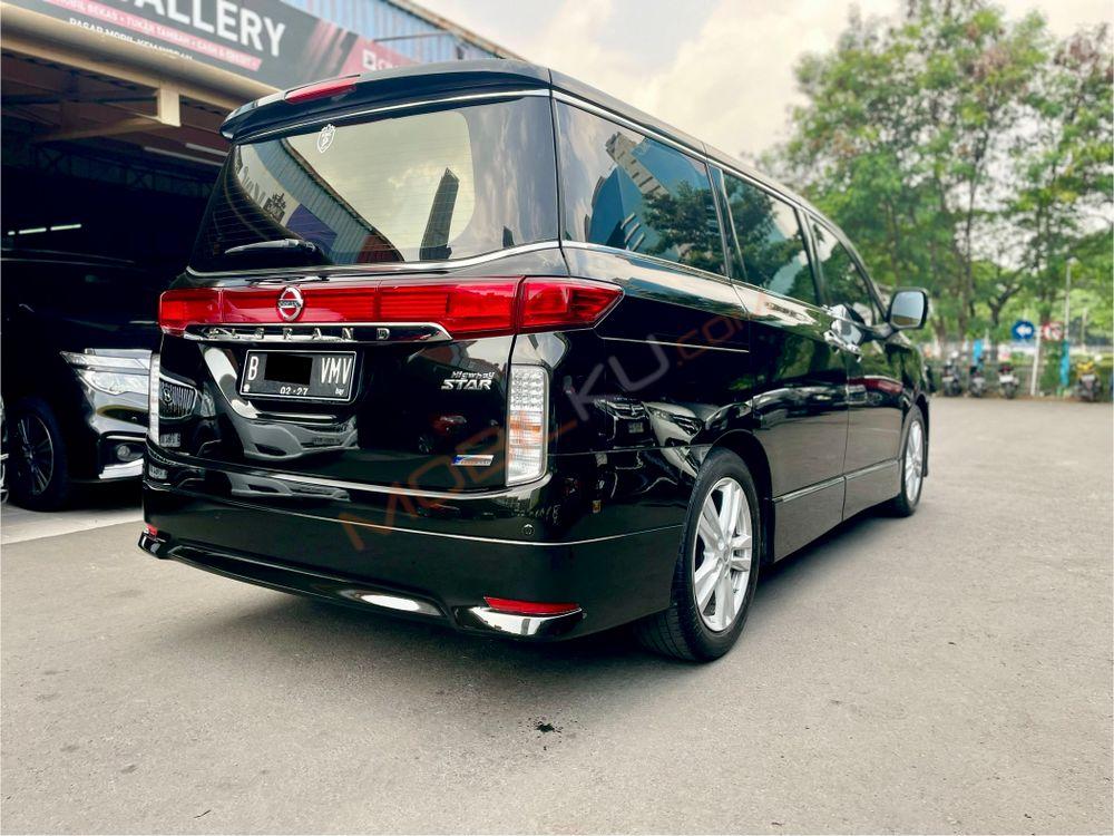 Mobil Nissan Elgrand 2013