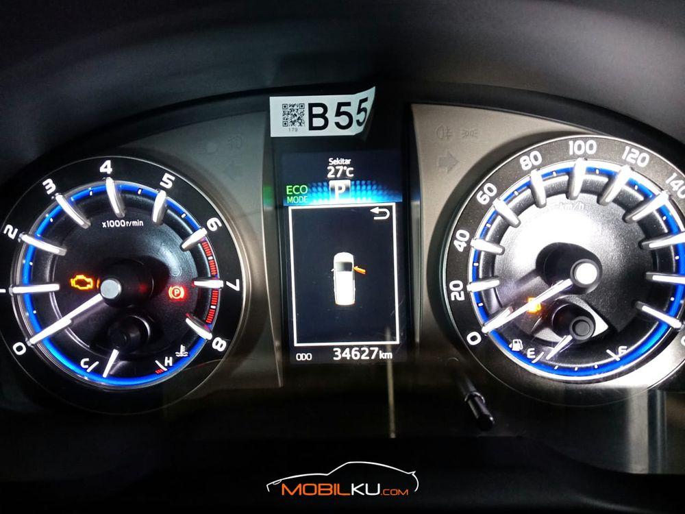 Mobil Toyota Kijang Innova 2016