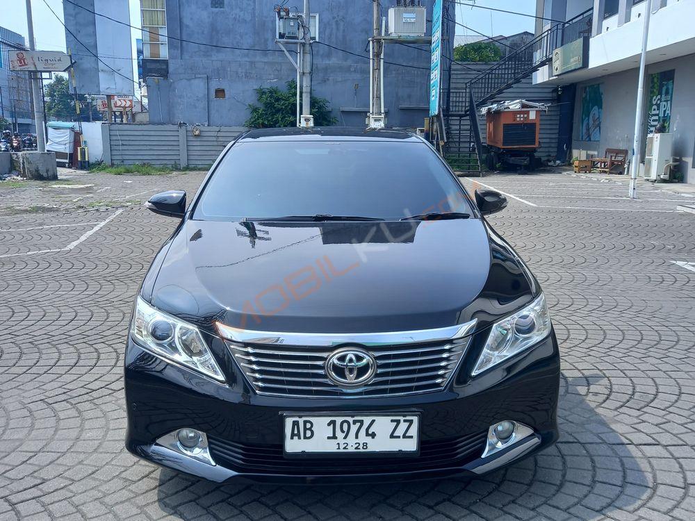 Mobil Toyota Camry 2013